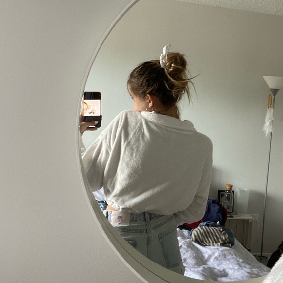 urban outfitters cropped sweater! - Picture 3 of 4